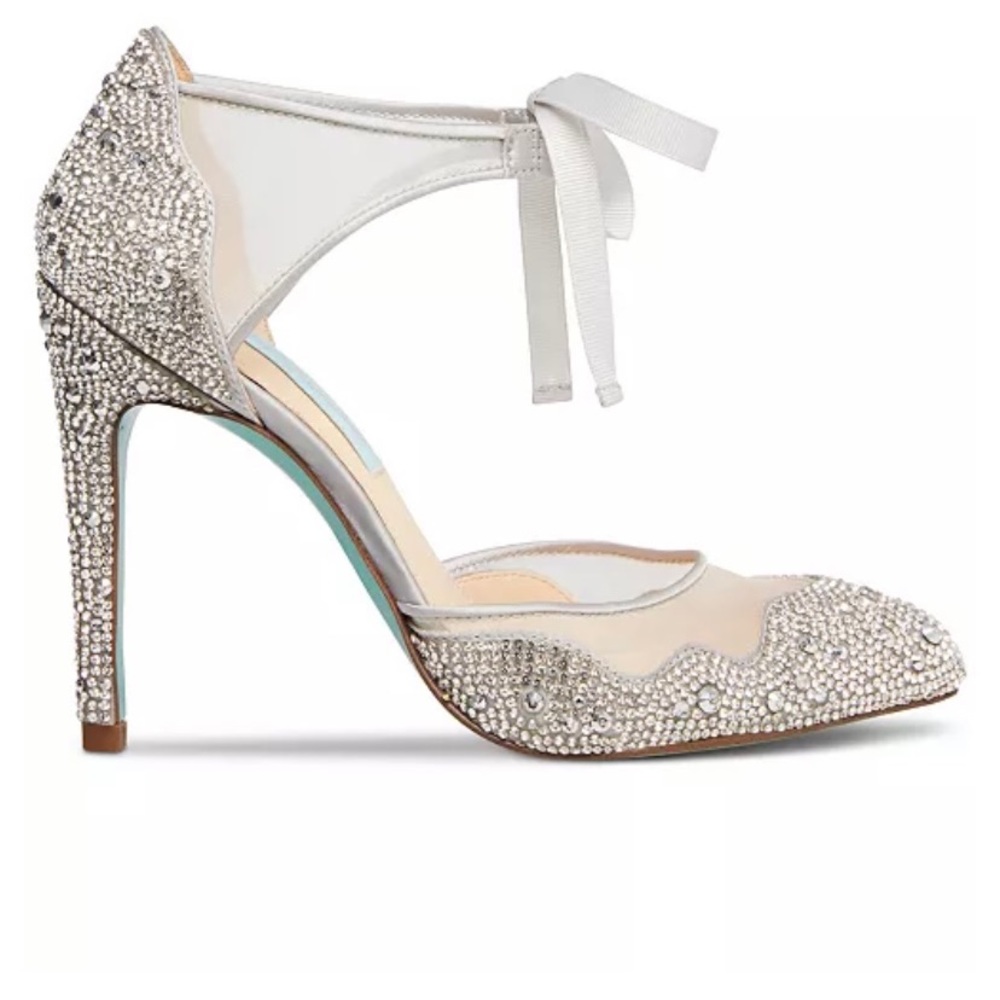 Beautiful “Betsy Johnson” Bling Heals‼️